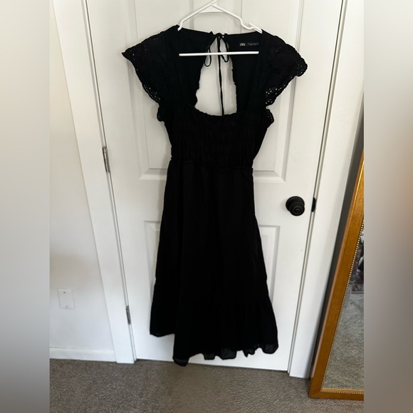 Zara Eyelet Embroidered Black Smocked Dress Medium - Picture 8 of 14